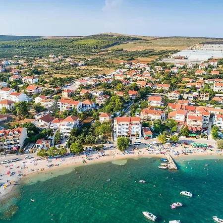 Front In With Wifi Apartamento Turanj